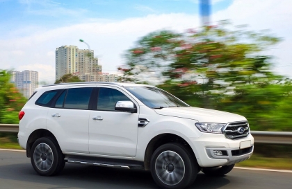 Ngồi xe Ford Everest cứ bị sàng lắc là sao nhỉ?